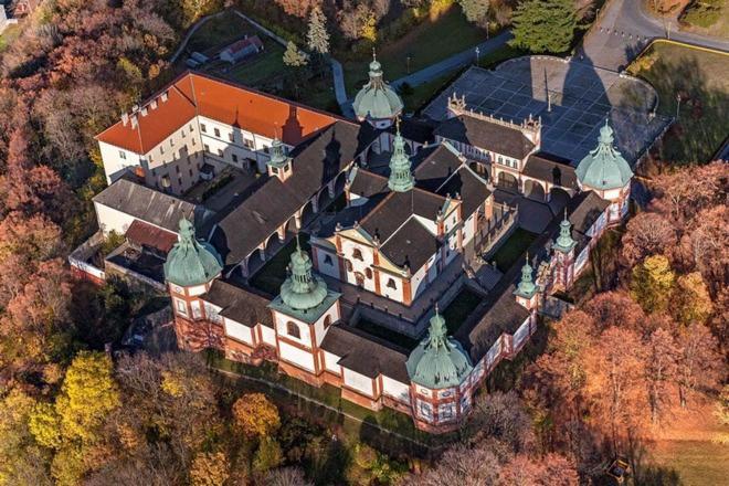 Royal Apartmany Dobris Buitenkant foto