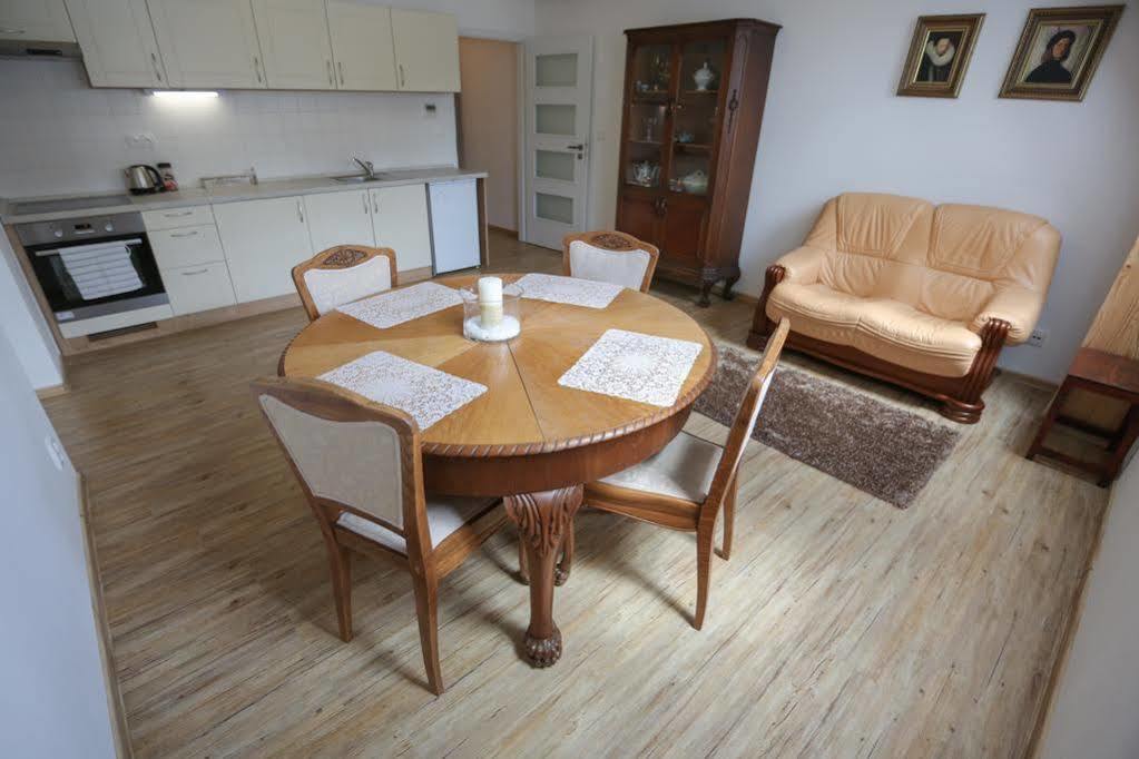 Royal Apartmany Dobris Buitenkant foto